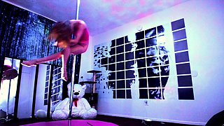 Amateur wild chick solo masturbation