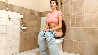 Backstage "she Peed and Wiped Her Wet, Hairy Pussy