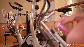 Horny Gym Experience: Busty Athlete Stuffs Wet Pussy