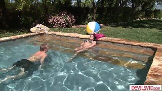 Big tits latina girlfriend getting fucked in swimming pool