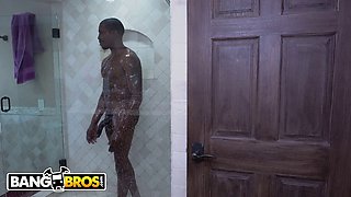 Kokohontas takes on Isiah Maxwell's BBC in steamy shower sex