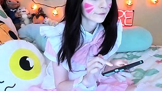Hot amateur webcam teen masturbates for their fans