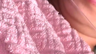 Oiled on the Table, Maiko Kobayashi Exposes Her Navel... and What Comes Out Smells Like Raw Fetish