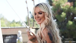 Wife's Sneaky Workout Buddy With Ricky Johnson, Jaz Jizzes - Brazzers