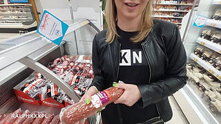 Polish Amateur Blowjob in Store Restroom - She Swallows Huge Cum Load