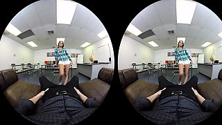 Slutty amateur flashing her big boobs in the backseat