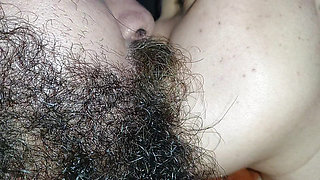 MOANING HORNY, WHILE LICKING AND KISSING THE NAUGHTY MOUTH OF THE BITCH WHO MASTURBATES HIS COCK