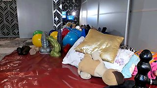 Blonde teen fucks her bun with sex toy and does blowjob