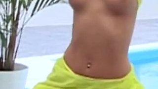 Brunette vixens fucking each other