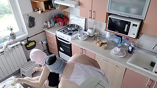 Hot amateur couple having fun in the kitchen. Sexy mom having breakfast in the bedroom, hairy pussy, big tits, big ass.