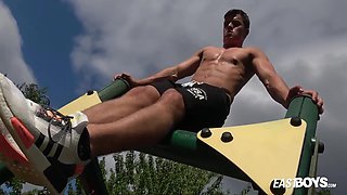 Kent Mills In His Sexy Muscular Twink Body And Jerks Off