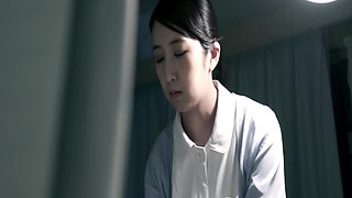 M913g01 a Married Woman Nurse Who Faints in Agony While Desperately Enduring Panting Voices in a Hospital Room in the Middle of