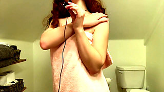 Sexy red-haired teen Maddiexzero talks dirty and masturbates in the shower