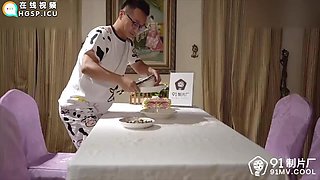 The latest domestic AV plot: Sister stuck in the washing machine Taste the taste of my sister I want the flute every night - Yang Liu