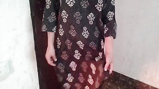 Abbu jaan ne see step daughter urinating.