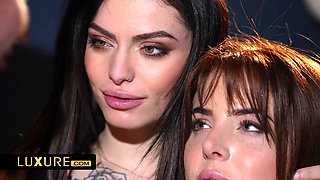 Blindfolded threesome with Clara Mia and Lumi Ray