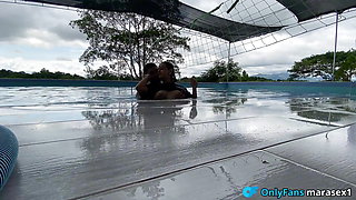 Risky Sex in a Outdoor Pool