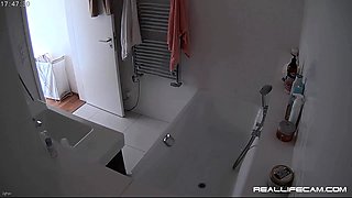 Amateur couple copulation on hidden cam