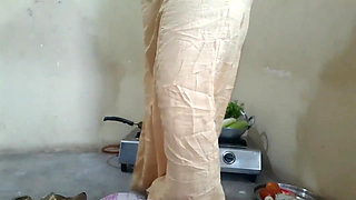 Desi Sexy Maid Fucked With House Owner.