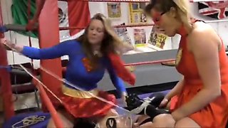 Heroine costume wrestling
