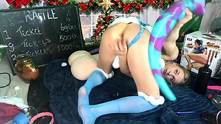 Bikini blonde amateurs first anal sex while useing a toy