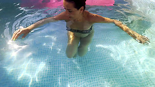 Slutty MILF Had Some Fun in the Pool 280