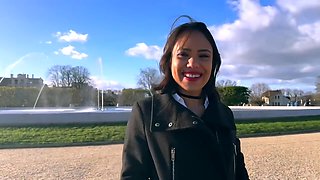 Carollina irradiates the camera ... - Jacquie et Michel TV