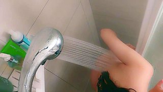 Seducing BF When Taking Shower, Ends up Squirting a Lot!