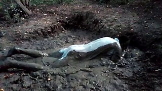 Plunges into the dirt of the penis, gets rubbed