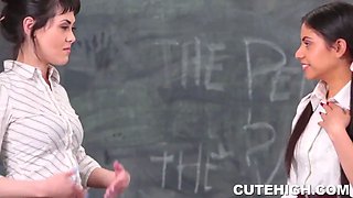 Audrey Noir and Rose Darling give head and inserted