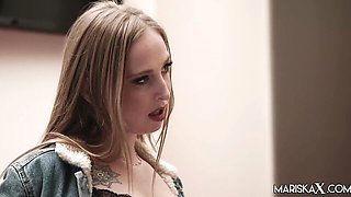 Pornstar action with beauty Sam Bourne from Mariska X