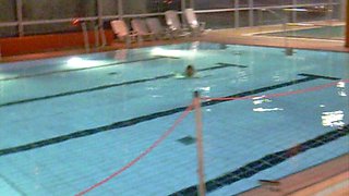 Teeny Im Schwimmbad