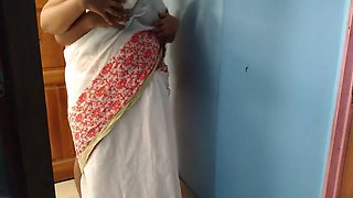 Pakistani Desi Aunty Ghar Ki Safai Karte Samay Chudane Ke Lie Jabardasti Kiya - Hot Aunty Fucked By Neighbor Guy (hindi)