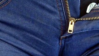 Perfect Thigh Gap Skinny Model Wet Jeans Puffy Cameltoe Round Butt!