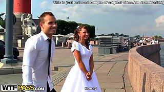 Teen bride gives head in the car