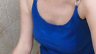 Housewife Pissing