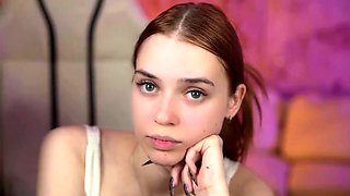 Teen brunette perfect body webcam
