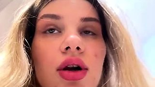 Russian camwhore Baravisha in a mall, toilet