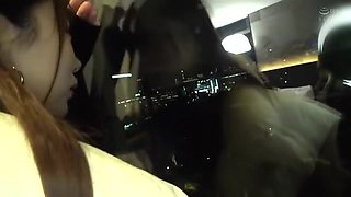 スレンダー美女が大開脚、愛液でパンティにシミ、クンニと手マンで艶やかに感じる