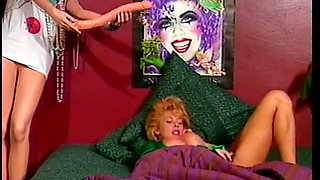 Vintage lesbians pussy licking huge dildo playing