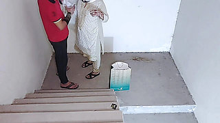 Girlfriend ki Khala ko choda-Late Night Gifting Date On stairs🥵