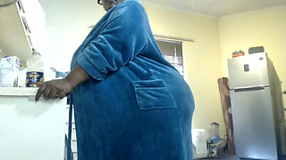 BBW Fails to Do Chores with Vibrator in Pussy