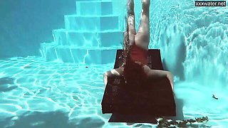 Dazzling Mia Split - very hot blonde xxx - Underwater Show