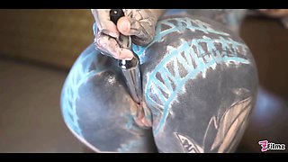 Anuskatzz testing a fuck machine in her ass