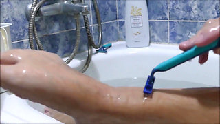 Shaving My Bare Legs & Masturbating Naked in the Bath