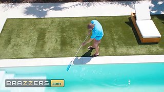 Brazzers - gets topless and taunts Xander Corvus into providing her what she thirsts