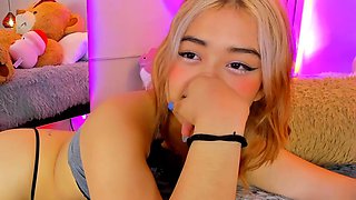 Blonde babe scarlet solo webcam