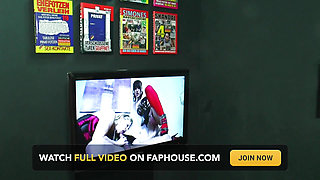 Unrestrained and merciless sex whizzes in the porn booth - 1