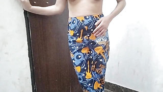 Desi aunty ko saman dene ke bahane pel diya