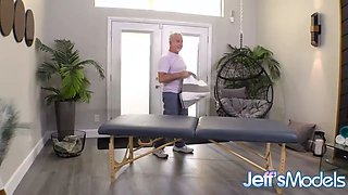 Gigantic Ass Plumper Julie Ginger Receives The Perfect Pussy Massage